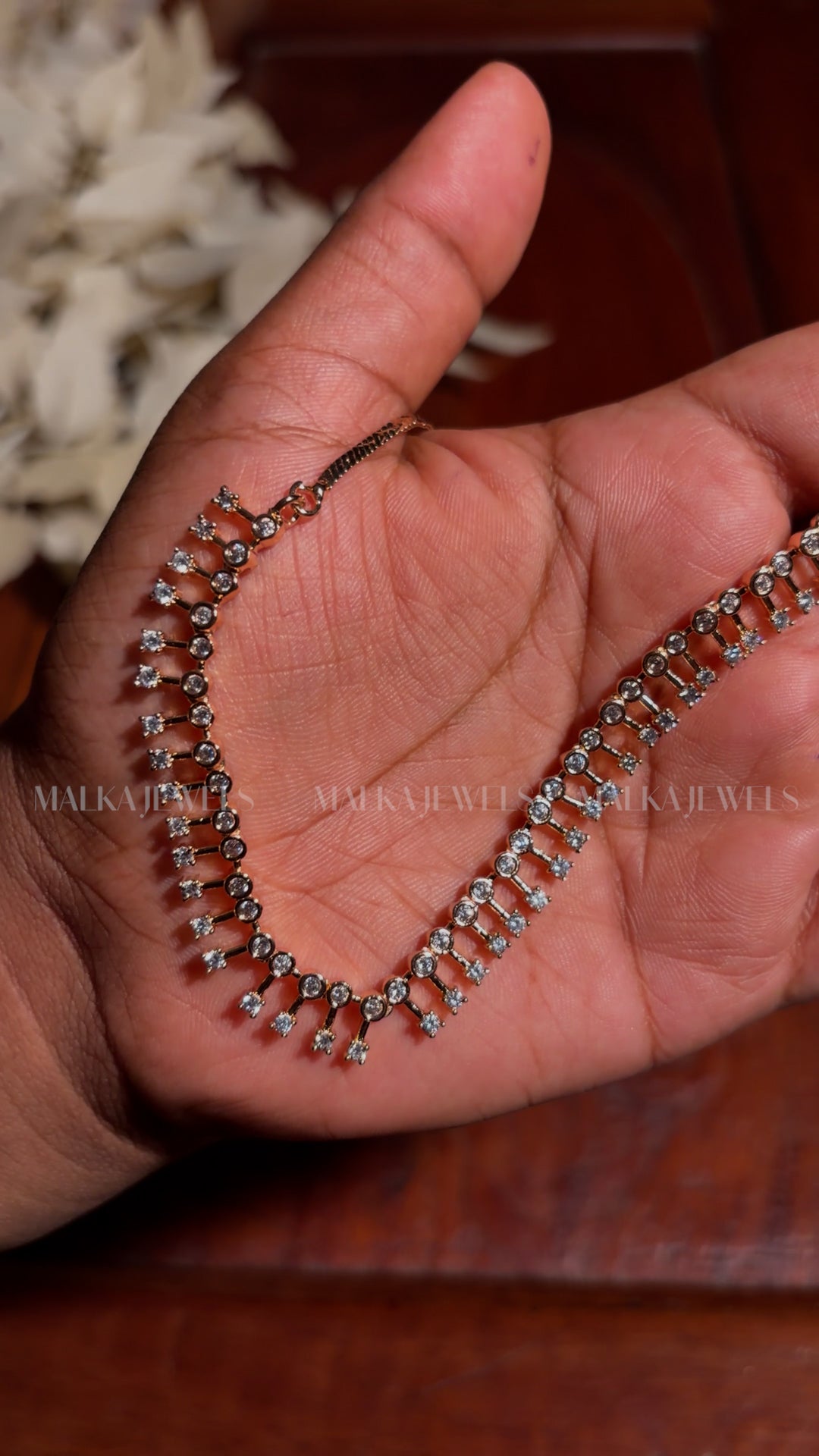 Stylish Lightweight Necklace [MK11]