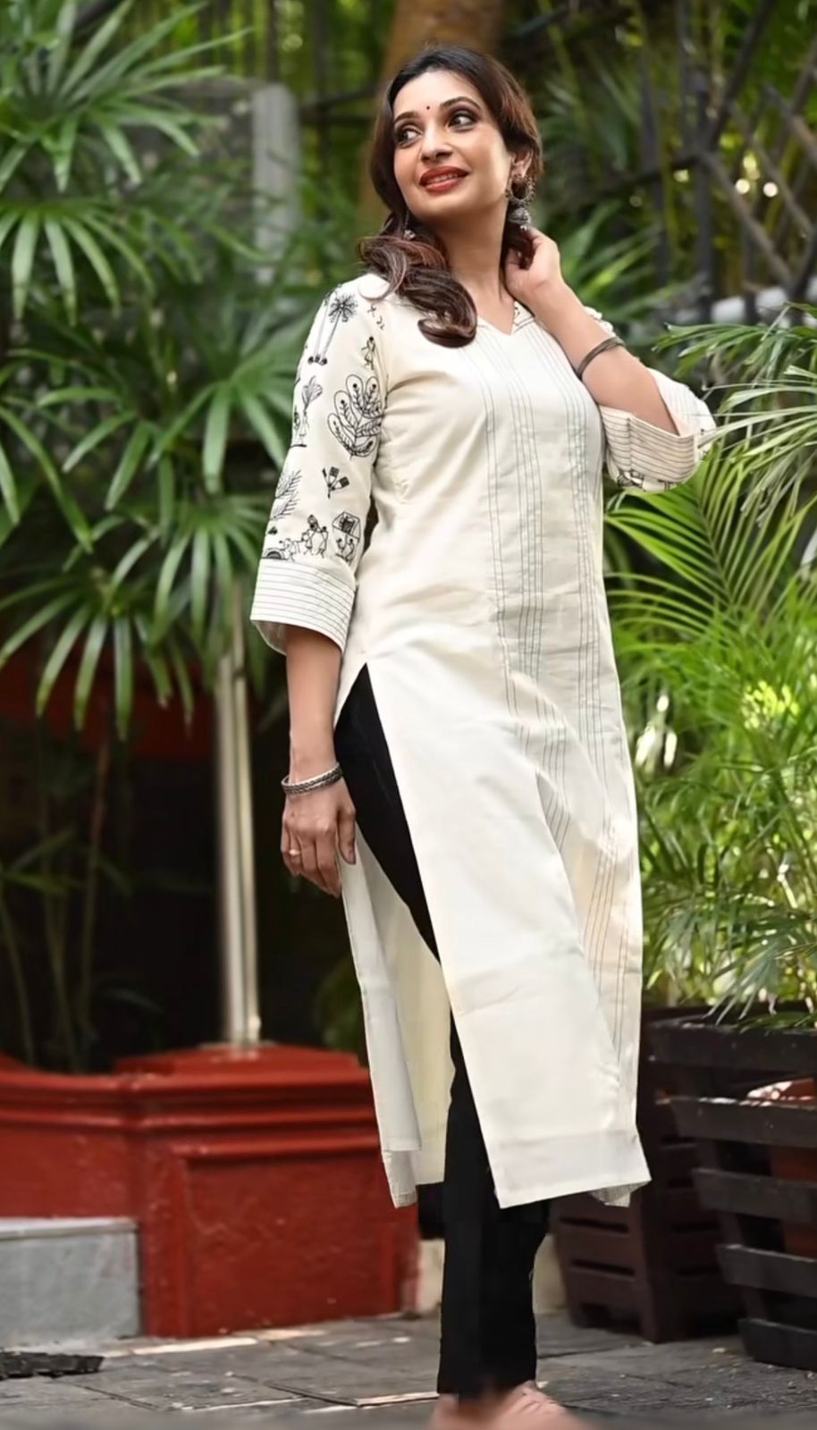 Elegant Ivory Embroidered Kurthi [SDN1]