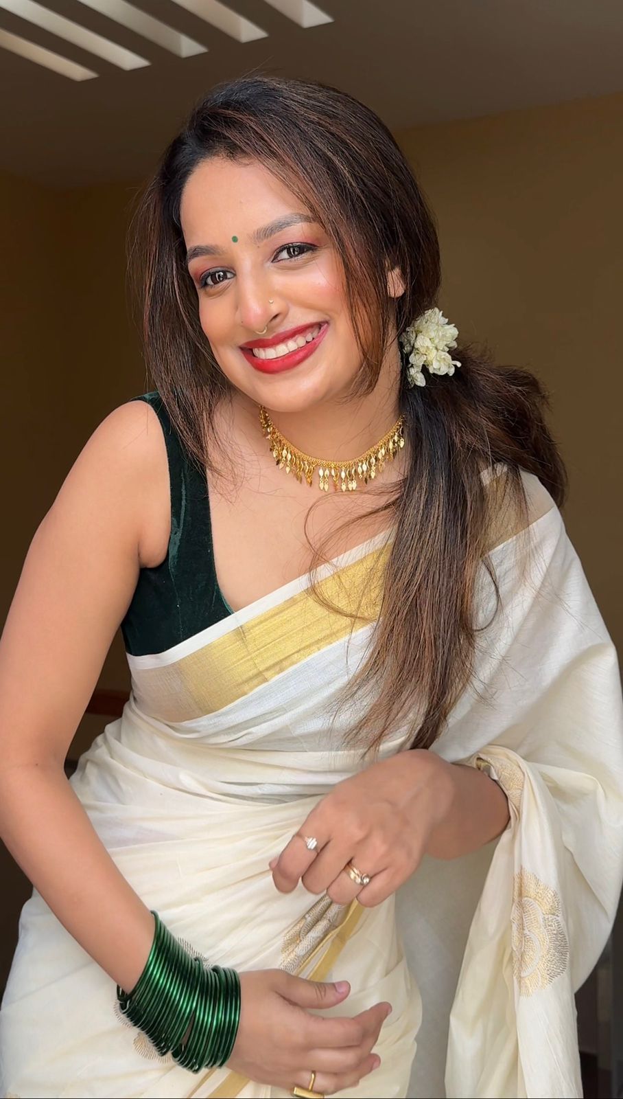 Elegant Kerala Kasavu Saree with Floral Zari Motifs [MC65]