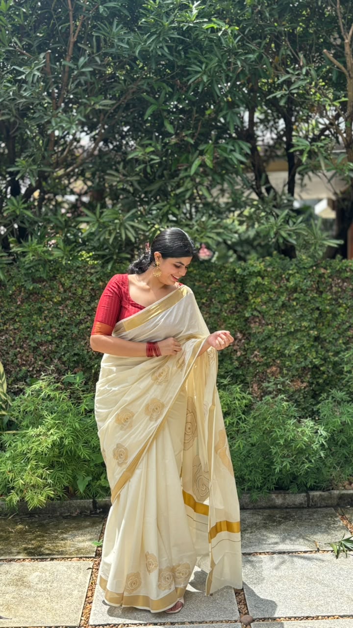 Elegant Kerala Kasavu Saree with Floral Zari Motifs [MC65]