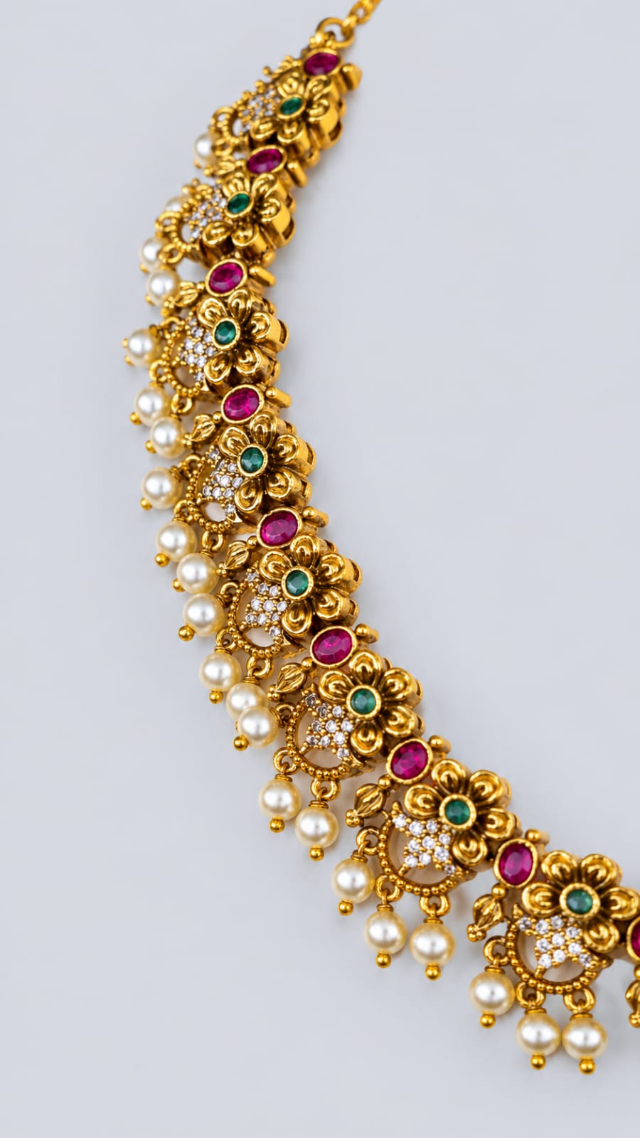 Elegant Golden Floral Necklace – Timeless Beauty Grace [J27]