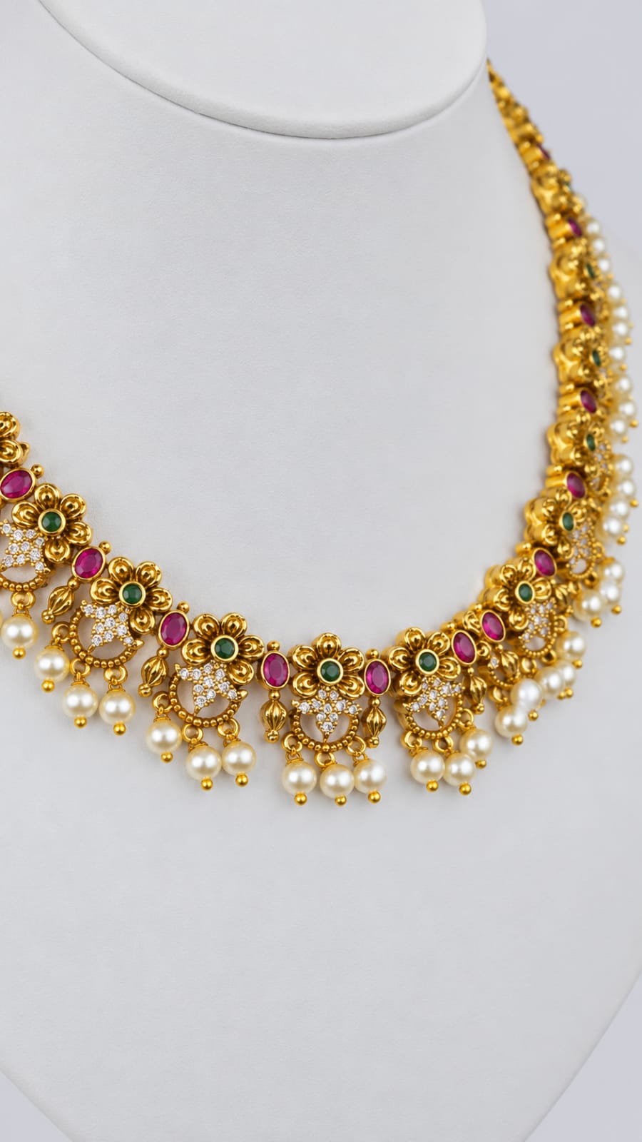 Elegant Golden Floral Necklace – Timeless Beauty Grace [J27]