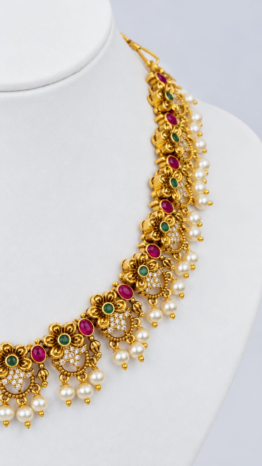 Elegant Golden Floral Necklace – Timeless Beauty Grace [J27]